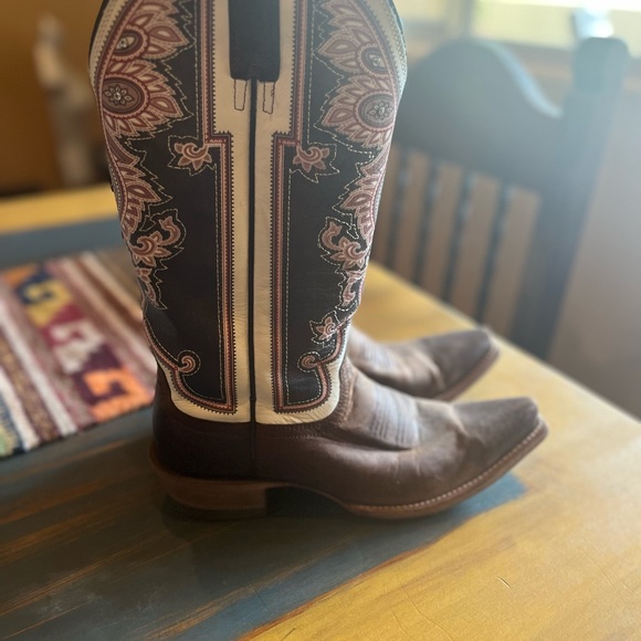 Ariat Shoes - Ariat cowgirl boots